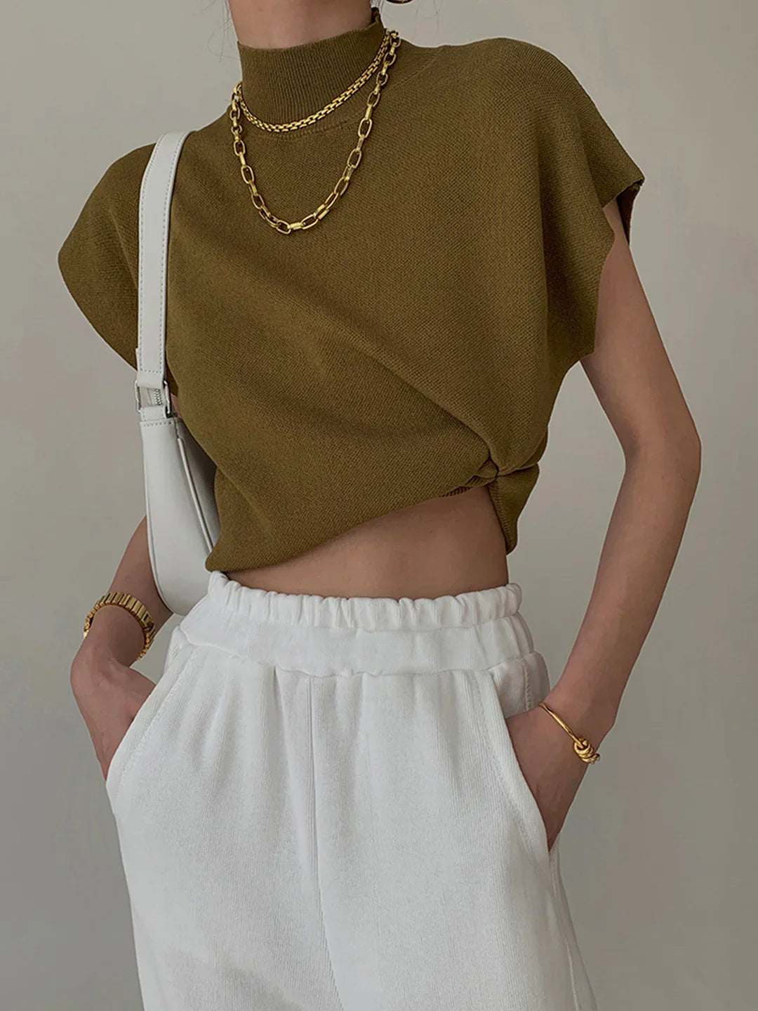Argora | Airy Sleek Mock-Neck Ease Top