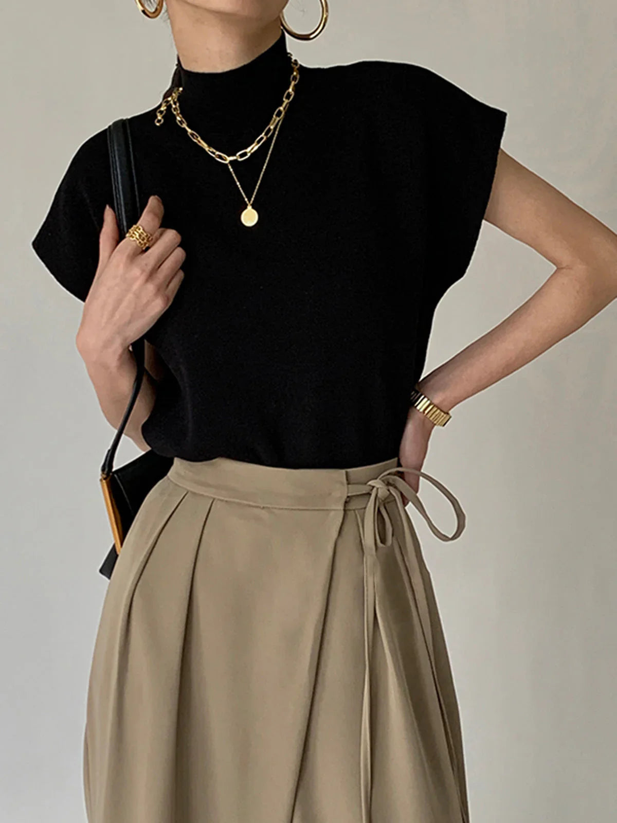 Argora | Airy Sleek Mock-Neck Ease Top