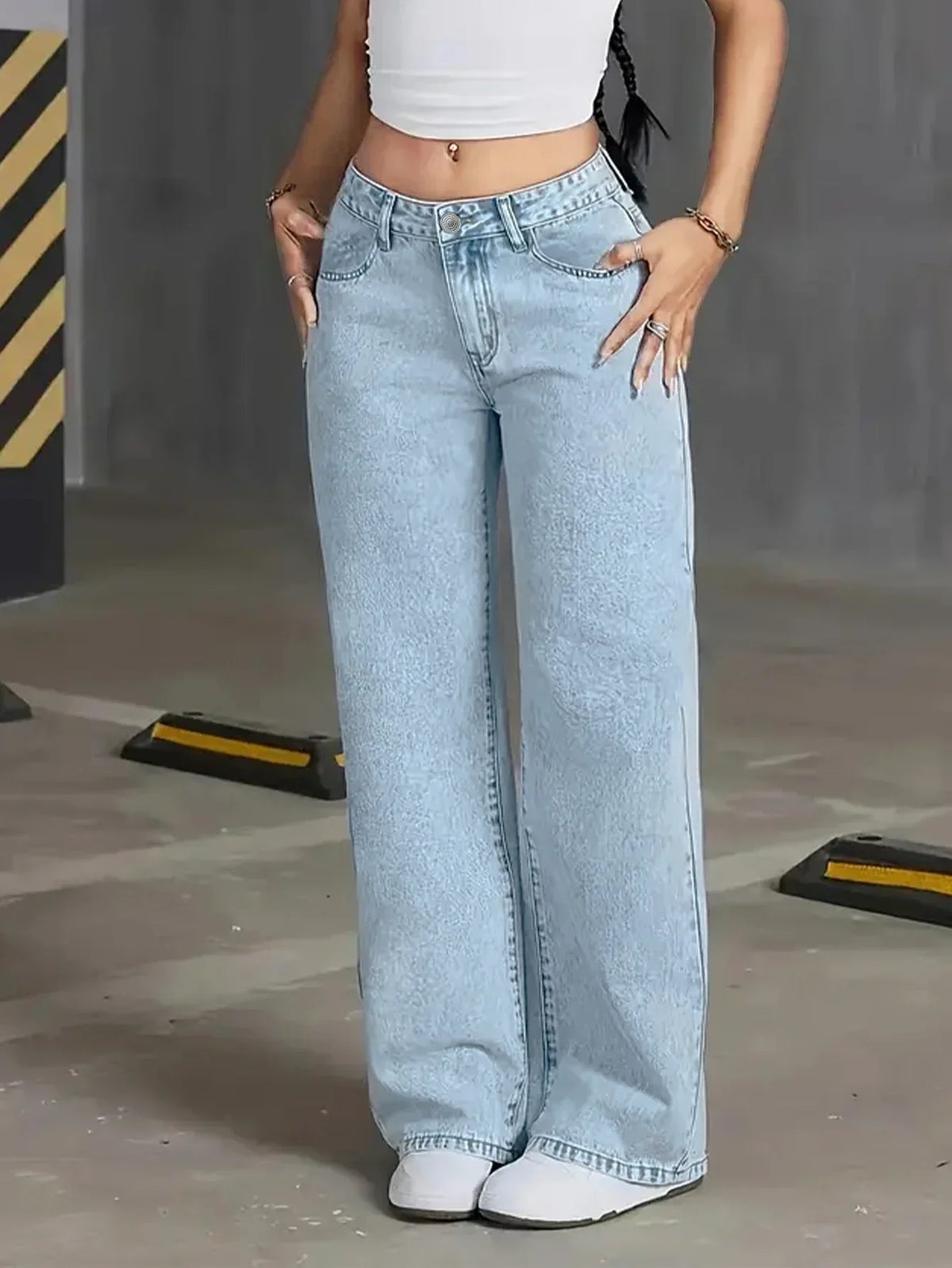 Alessina | Wardrobe-Staple Light Wash Silhouette Jeans
