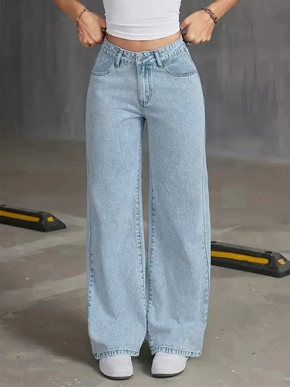 Alessina | Wardrobe-Staple Light Wash Silhouette Jeans