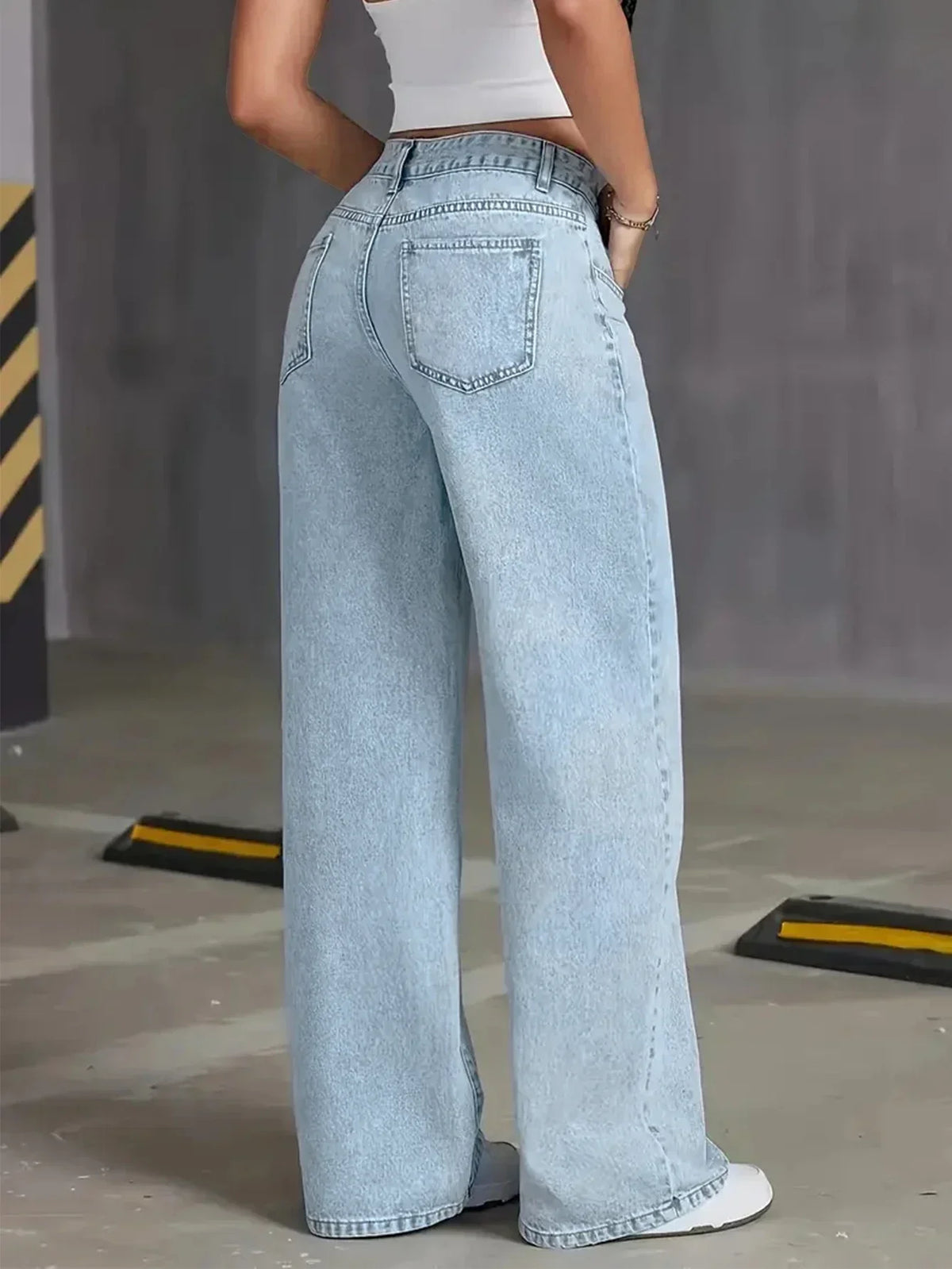 Alessina | Wardrobe-Staple Light Wash Silhouette Jeans